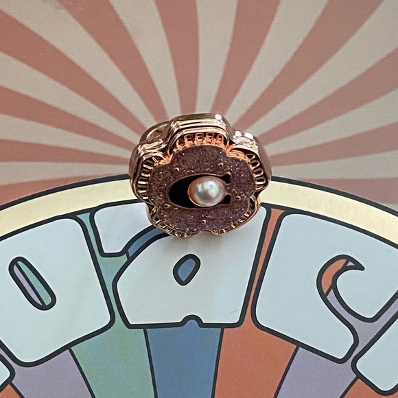 COACH Logo Ring Pearl Flower C Oversized Statement Rose Gold Sephora Kawaii Girl - Picture 1 of 5